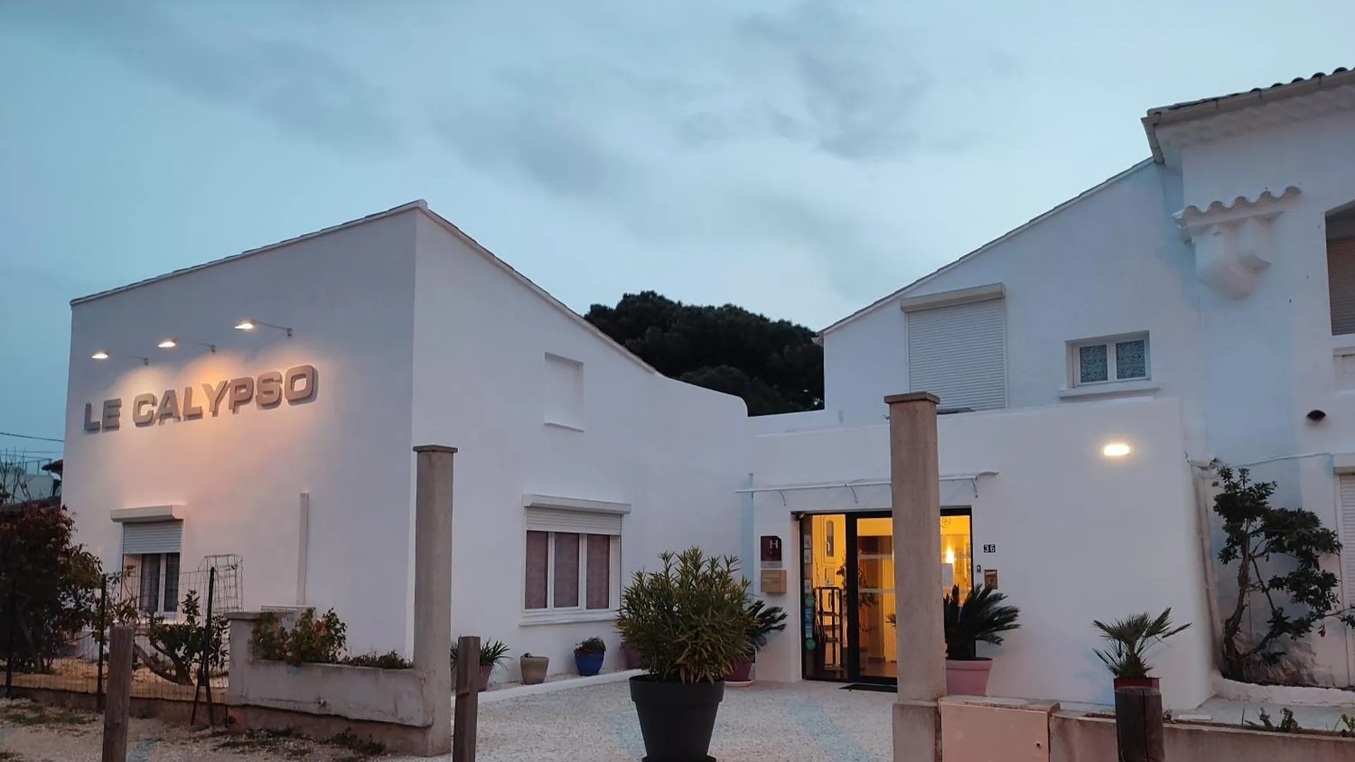 **  Hotel Le Calypso Hyeres France