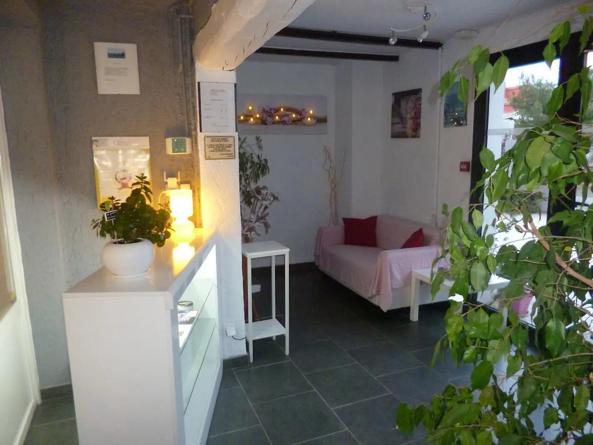Hotel Le Calypso Hyeres 2*,