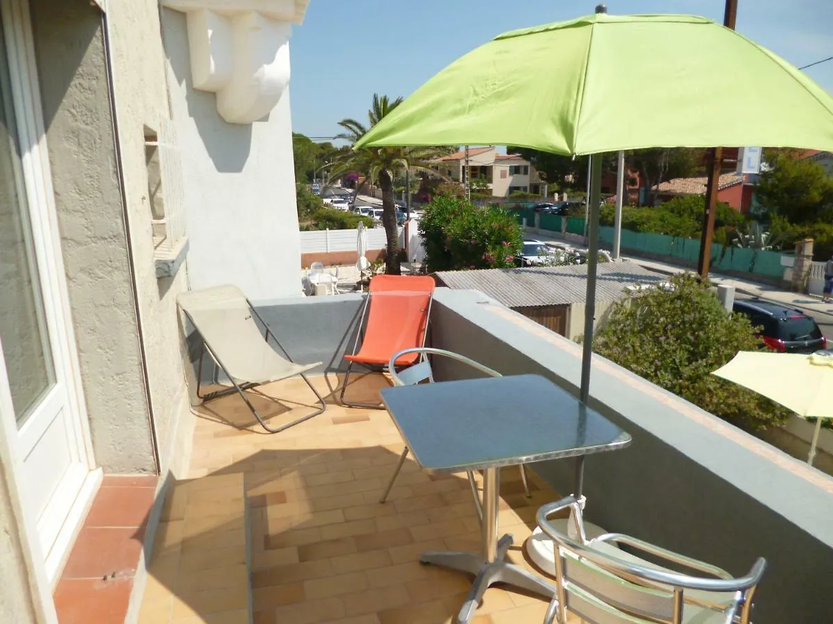 Hotel Le Calypso Hyeres 2*,